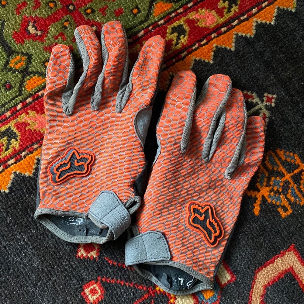 Fox biking gloves. Men’s size L. Used.